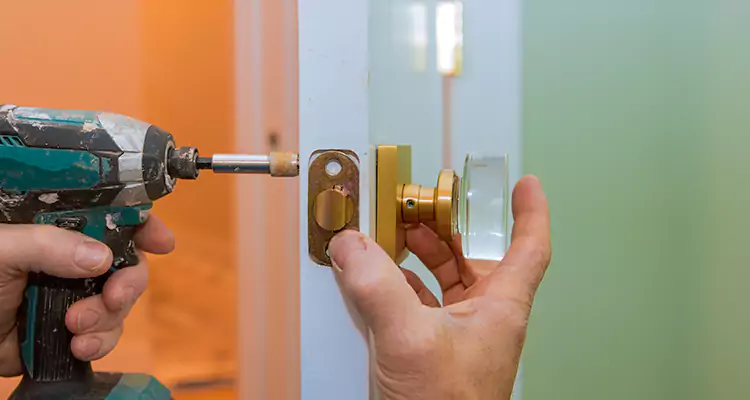 Broken Door Knob Fix in Bradenton, FL